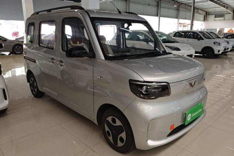 Used Wuling Zhiguang New Energy 2025 Comfort Model Front Right 45 Deg