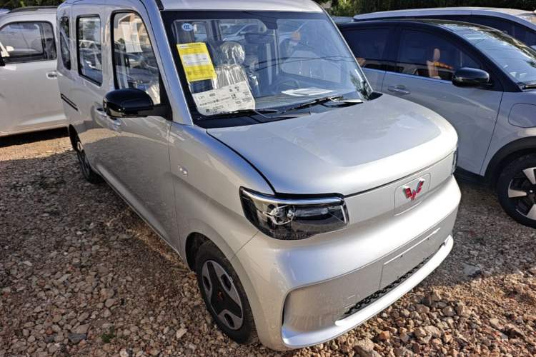 Used Wuling Zhiguang New Energy 2025 Model 305km Ambitious Edition Front Right 45 Deg