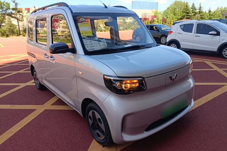 Used Wuling Zhiguang New Energy 2025 Comfort Model Front Right 45 Deg