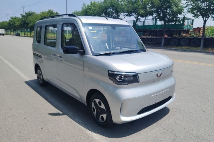 Used Wuling Zhiguang New Energy 2025 Standard Model Front Right 45 Deg