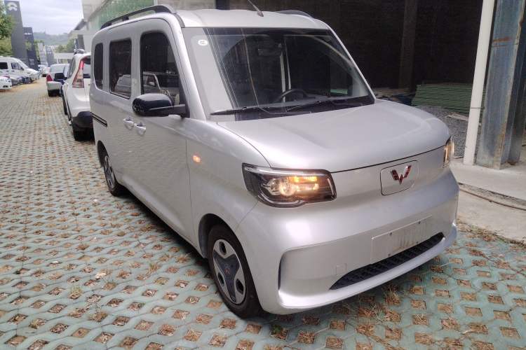 Used Wuling Zhiguang New Energy 2025 Comfort Model Front Right 45 Deg