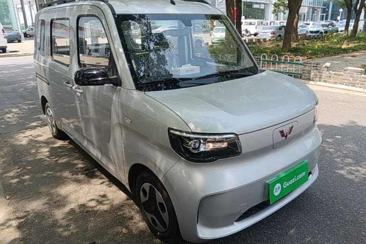 Used Wuling Zhiguang New Energy 2025 Model 305km Ambitious Edition Front Right 45 Deg