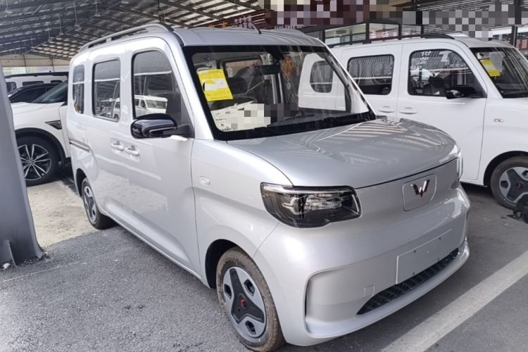 Used Wuling Zhiguang New Energy 2025 Model 305km Ambitious Edition Front Right 45 Deg