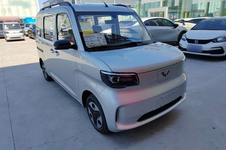 Used Wuling Zhiguang New Energy 2025 Comfort Model Front Right 45 Deg