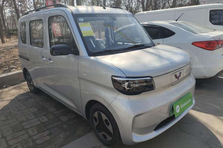 Used Wuling Zhiguang New Energy 2025 Comfort Model Front Right 45 Deg