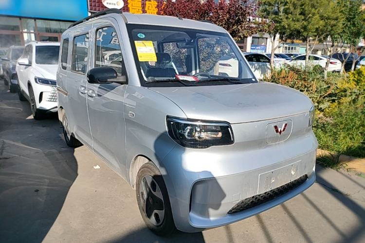 Used Wuling Zhiguang New Energy 2025 Comfort Model Front Right 45 Deg