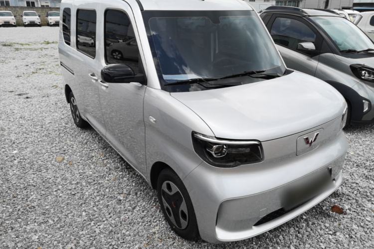 Used Wuling Zhiguang New Energy 2025 Comfort Model Front Right 45 Deg