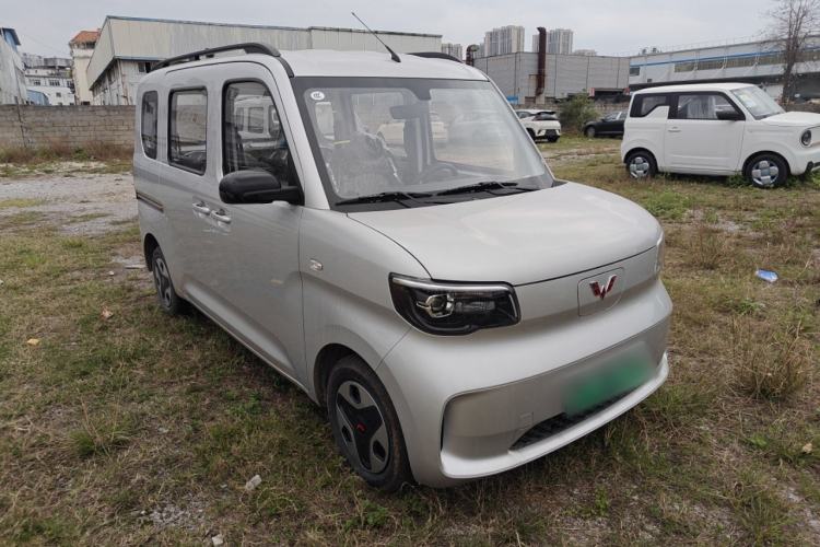 Used Wuling Zhiguang New Energy 2025 Comfort Model Front Right 45 Deg