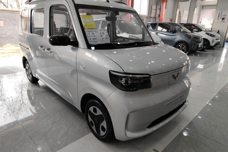 Used Wuling Zhiguang New Energy 2025 Comfort Model Front Right 45 Deg