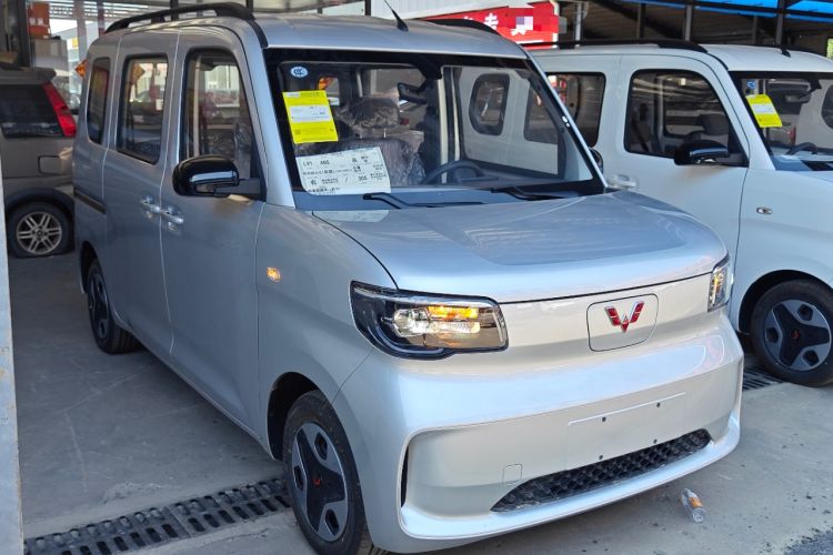Used Wuling Zhiguang New Energy 2025 Model 305km Ambitious Edition Front Right 45 Deg