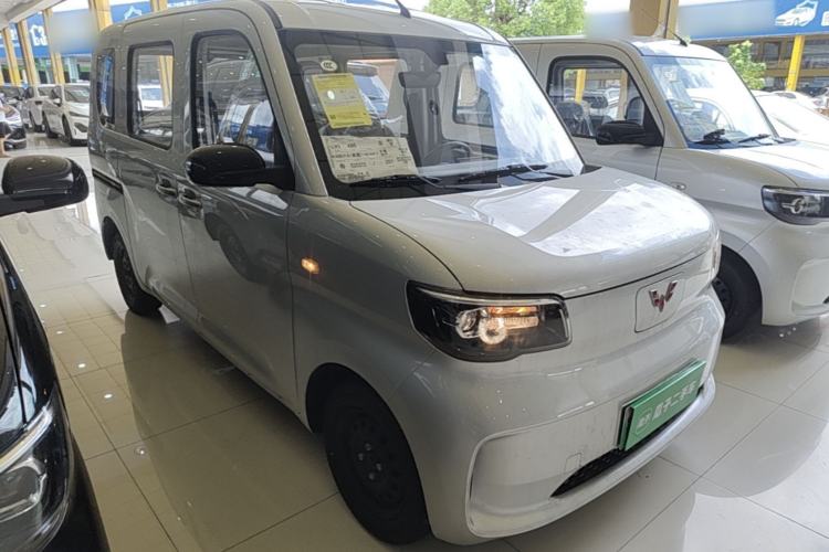 Used Wuling Zhiguang New Energy 2025 Standard Model Front Right 45 Deg