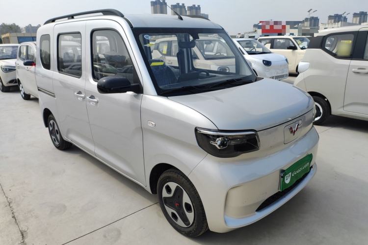 Used Wuling Zhiguang New Energy 2025 Comfort Model Front Right 45 Deg