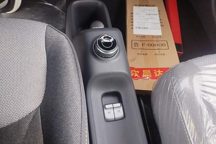Used Wuling Zhiguang New Energy 2025 Model 305km Ambitious Edition Gear Lever