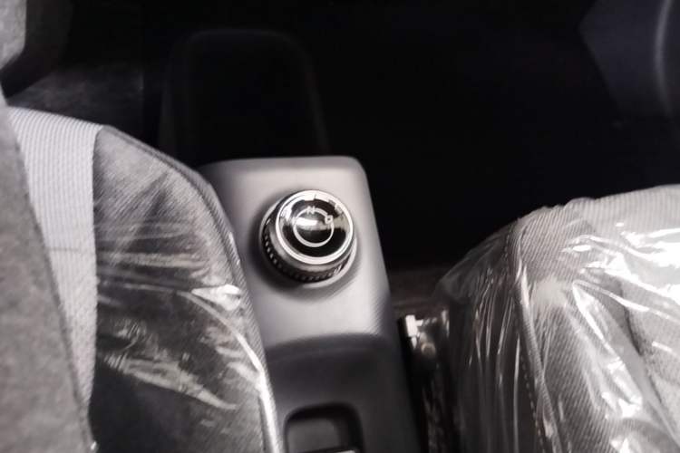 Used Wuling Zhiguang New Energy 2025 Model 305km Ambitious Edition Gear Lever