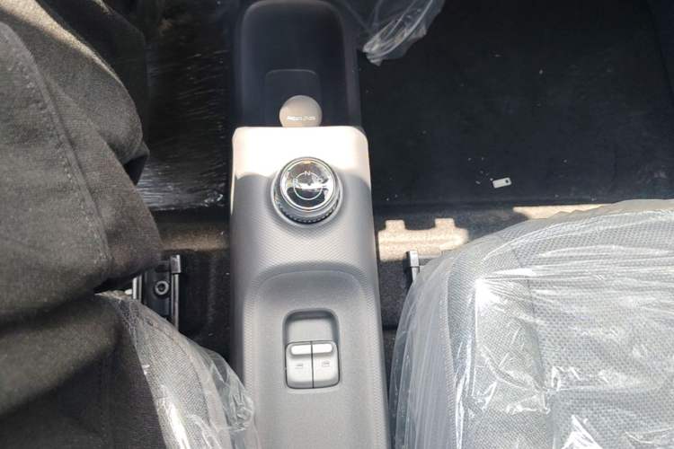 Used Wuling Zhiguang New Energy 2025 Standard Model Gear Lever