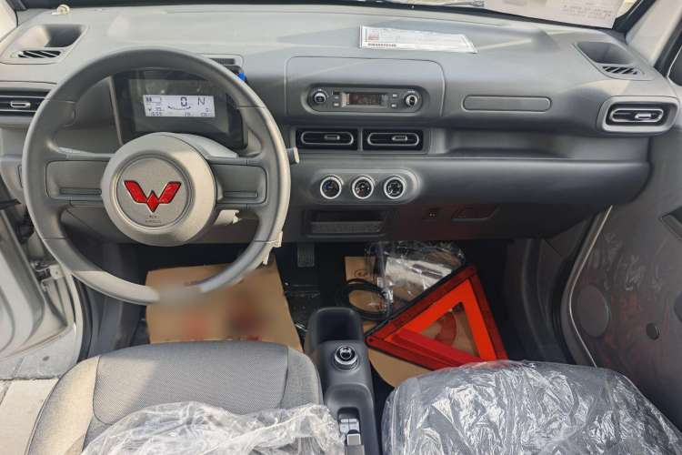 Used Wuling Zhiguang New Energy 2025 Comfort Model Interior 1
