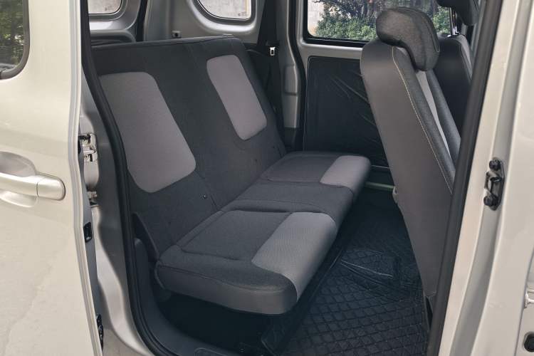 Used Wuling Zhiguang New Energy 2025 Model 305km Ambitious Edition Interior 2