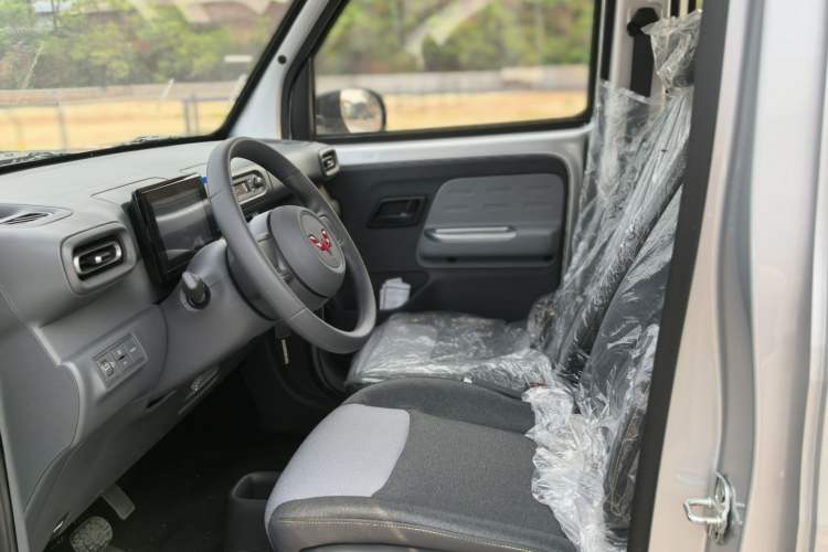 Used Wuling Zhiguang New Energy 2025 Model 305km Ambitious Edition Interior 2