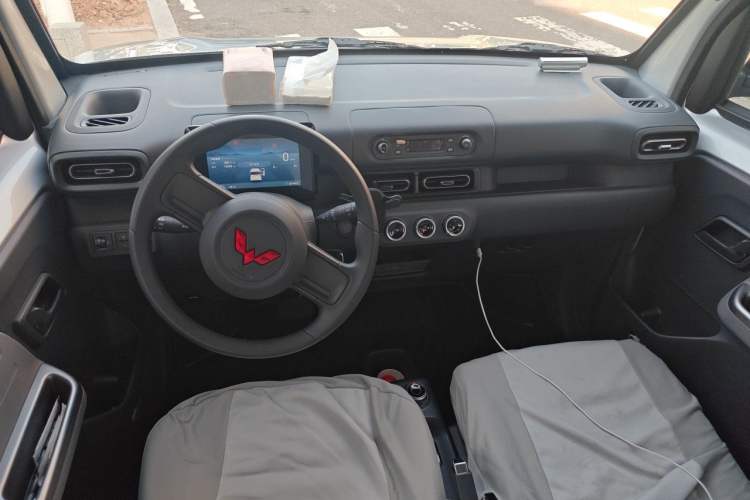 Used Wuling Zhiguang New Energy 2025 Model 305km Ambitious Edition Interior 2