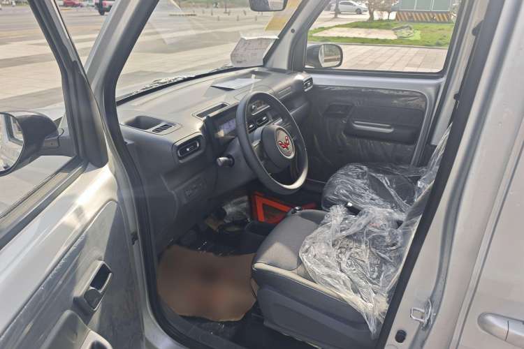 Used Wuling Zhiguang New Energy 2025 Comfort Model Interior 2