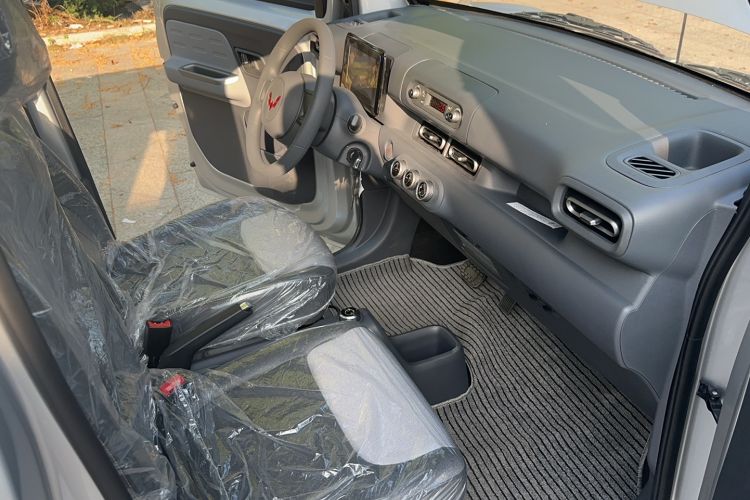 Used Wuling Zhiguang New Energy 2025 Model 305km Ambitious Edition Interior 2