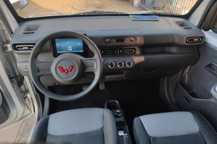 Used Wuling Zhiguang New Energy 2025 Model 305km Ambitious Edition Interior 2