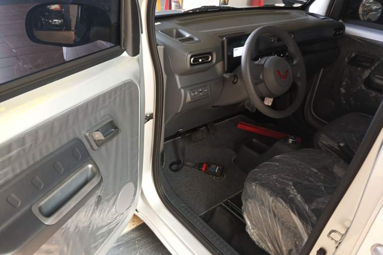 Used Wuling Zhiguang New Energy 2025 Comfort Model Interior 3