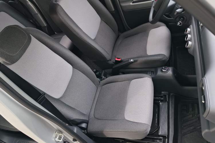 Used Wuling Zhiguang New Energy 2025 Model 305km Ambitious Edition Interior 3
