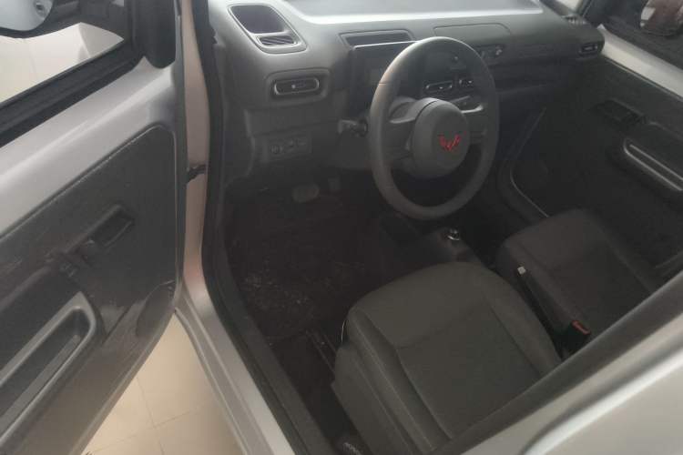 Used Wuling Zhiguang New Energy 2025 Comfort Model Interior 3