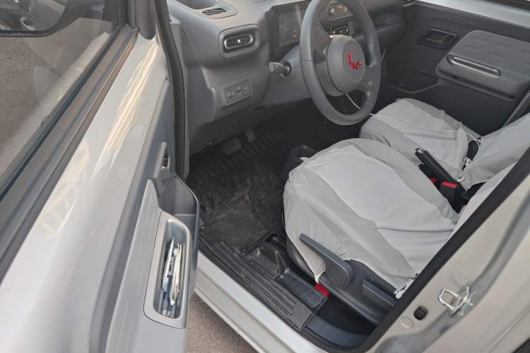 Used Wuling Zhiguang New Energy 2025 Model 305km Ambitious Edition Interior 3