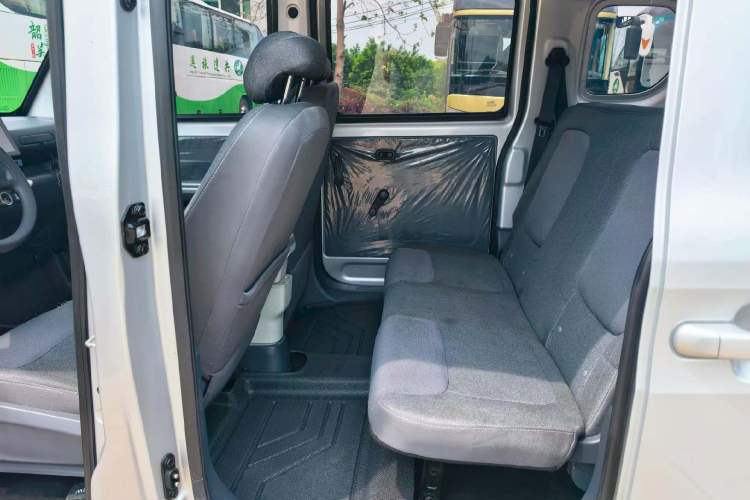 Used Wuling Zhiguang New Energy 2025 Comfort Model Interior 3
