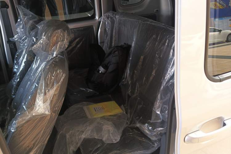 Used Wuling Zhiguang New Energy 2025 Comfort Model Interior 4