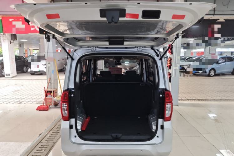 Used Wuling Zhiguang New Energy 2025 Comfort Model Interior 4