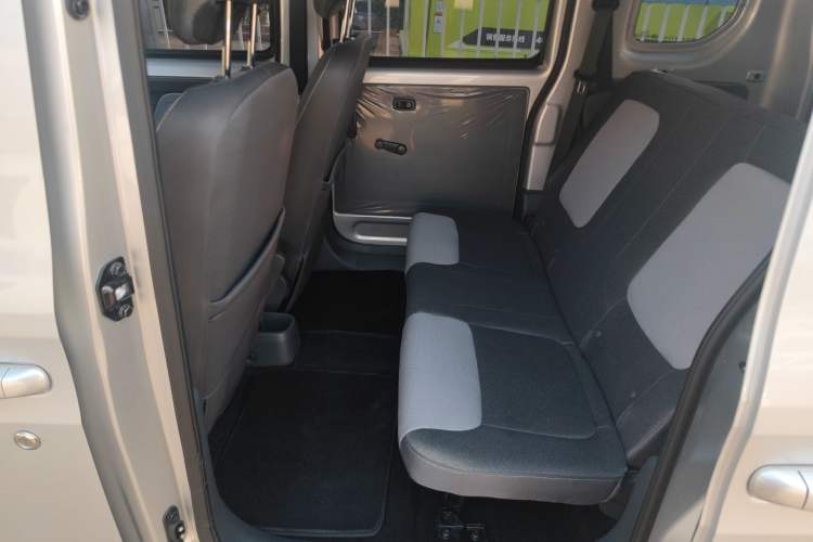 Used Wuling Zhiguang New Energy 2025 Model 305km Ambitious Edition Interior 4