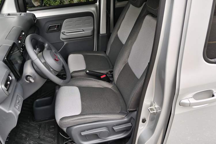 Used Wuling Zhiguang New Energy 2025 Model 305km Ambitious Edition Interior 6
