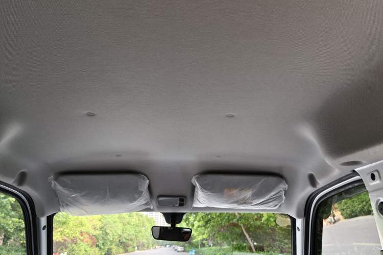 Used Wuling Zhiguang New Energy 2025 Model 305km Ambitious Edition Interior 6
