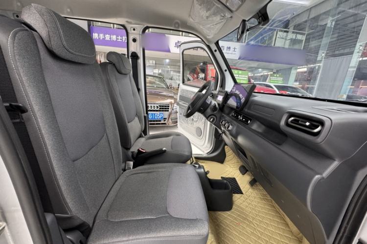 Used Wuling Zhiguang New Energy 2025 Comfort Model Interior 7