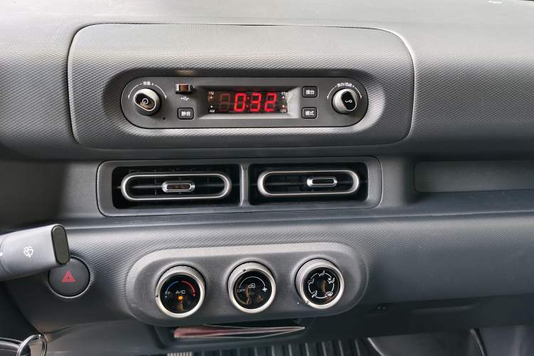 Used Wuling Zhiguang New Energy 2025 Model 305km Ambitious Edition Interior 8