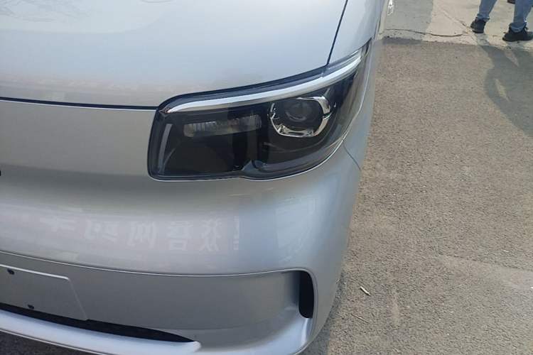 Used Wuling Zhiguang New Energy 2025 Model 305km Ambitious Edition Left Front Headlight