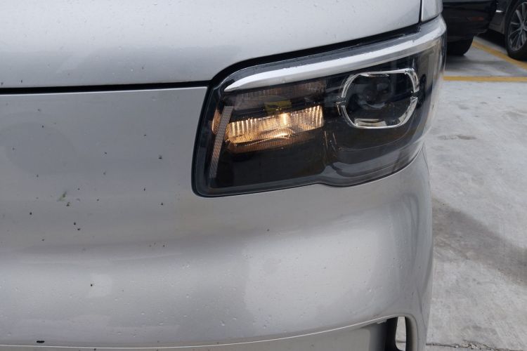 Used Wuling Zhiguang New Energy 2025 Model 305km Ambitious Edition Left Front Headlight