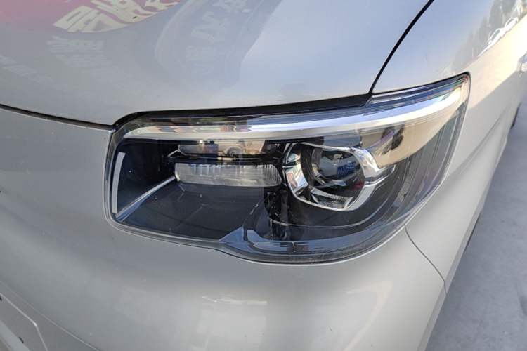 Used Wuling Zhiguang New Energy 2025 Comfort Model Left Front Headlight