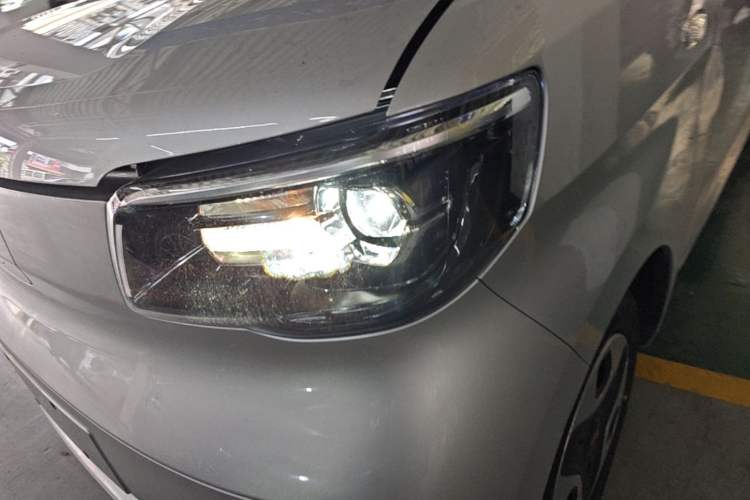 Used Wuling Zhiguang New Energy 2025 Model 305km Ambitious Edition Left Front Headlight