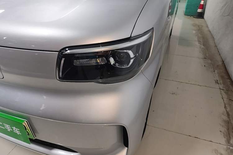 Used Wuling Zhiguang New Energy 2025 Model 305km Ambitious Edition Left Front Headlight