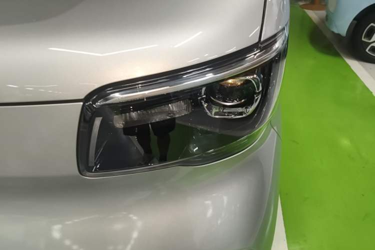 Used Wuling Zhiguang New Energy 2025 Standard Model Left Front Headlight
