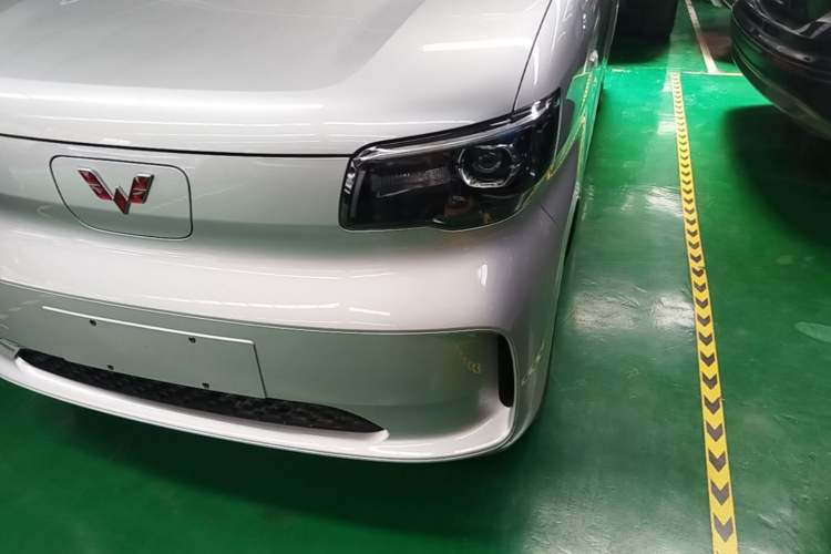Used Wuling Zhiguang New Energy 2025 Model 305km Ambitious Edition Left Front Headlight