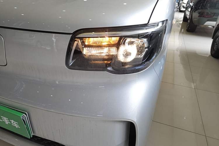 Used Wuling Zhiguang New Energy 2025 Standard Model Left Front Headlight