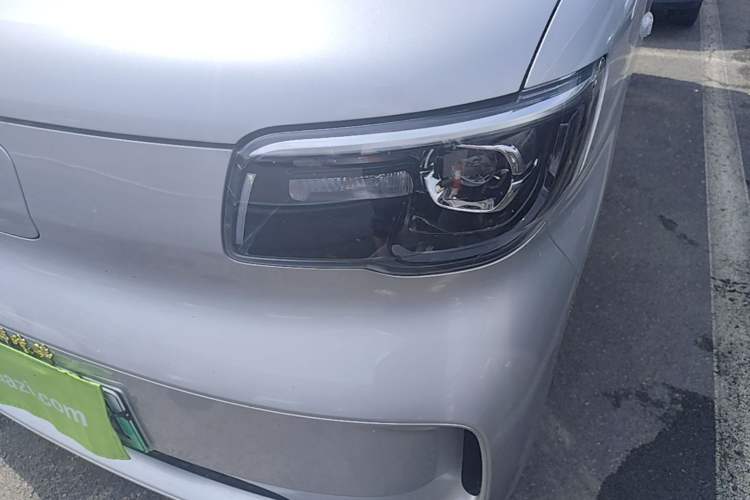 Used Wuling Zhiguang New Energy 2025 Model 305km Ambitious Edition Left Front Headlight