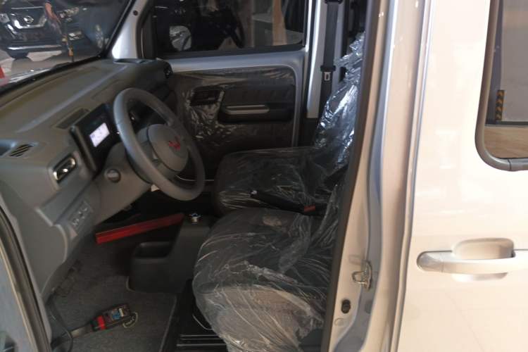 Used Wuling Zhiguang New Energy 2025 Comfort Model Left Front Seat