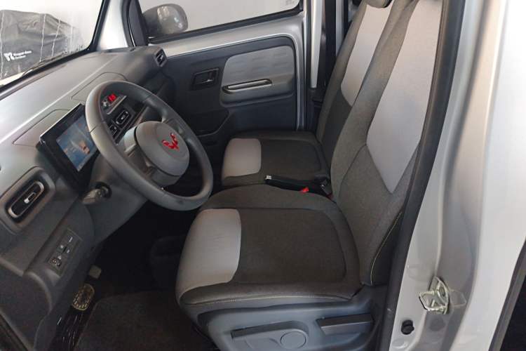 Used Wuling Zhiguang New Energy 2025 Model 305km Ambitious Edition Left Front Seat