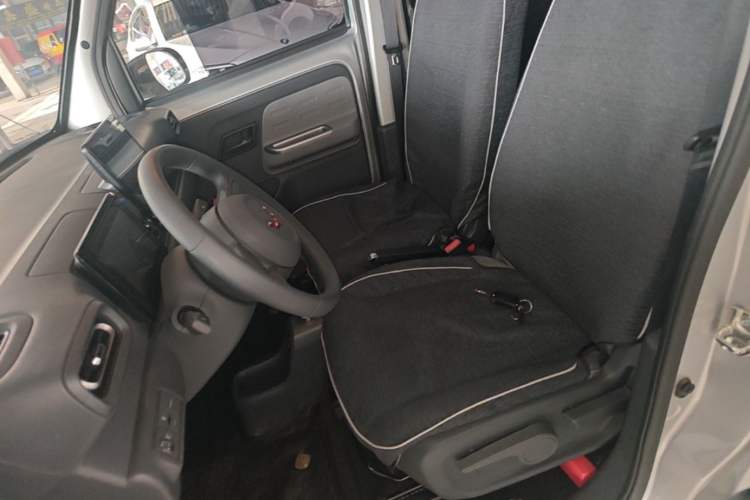 Used Wuling Zhiguang New Energy 2025 Model 305km Ambitious Edition Left Front Seat